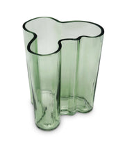 Curved Tulip Vase Casa Violetas LLC Green