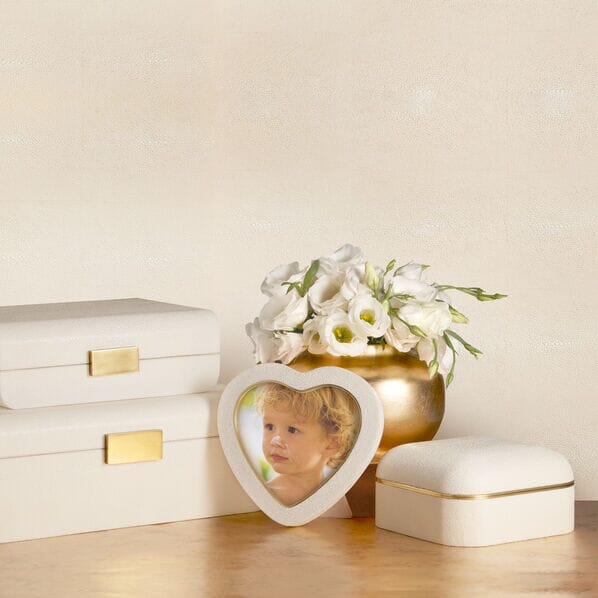 Shagreen Heart Frame PHOTO/FRAM Aerin 